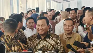 Ketua Umum Partai Gerindra Prabowo Subianto&nbsp;usai menghadiri open house Idul Fitri 1445 Hijriah di kediaman Ketua Harian DPP Partai Gerindra Sufmi Dasco Ahmad, Jakarta, Kamis (11/4/2024). (Merdeka.com/Alma Fikhasari)