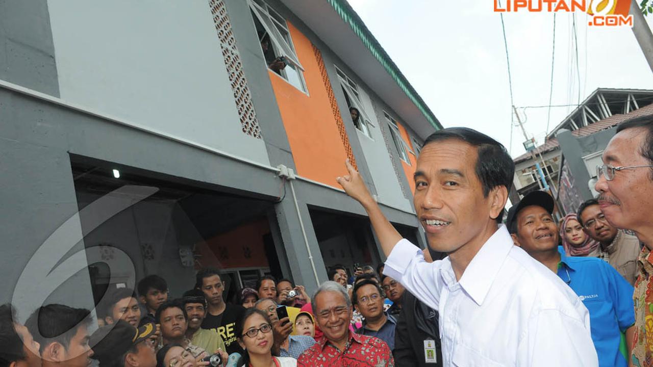 [FOTO] Jokowi Resmikan Ratusan Rumah di Kampung Deret Petogogan 	
