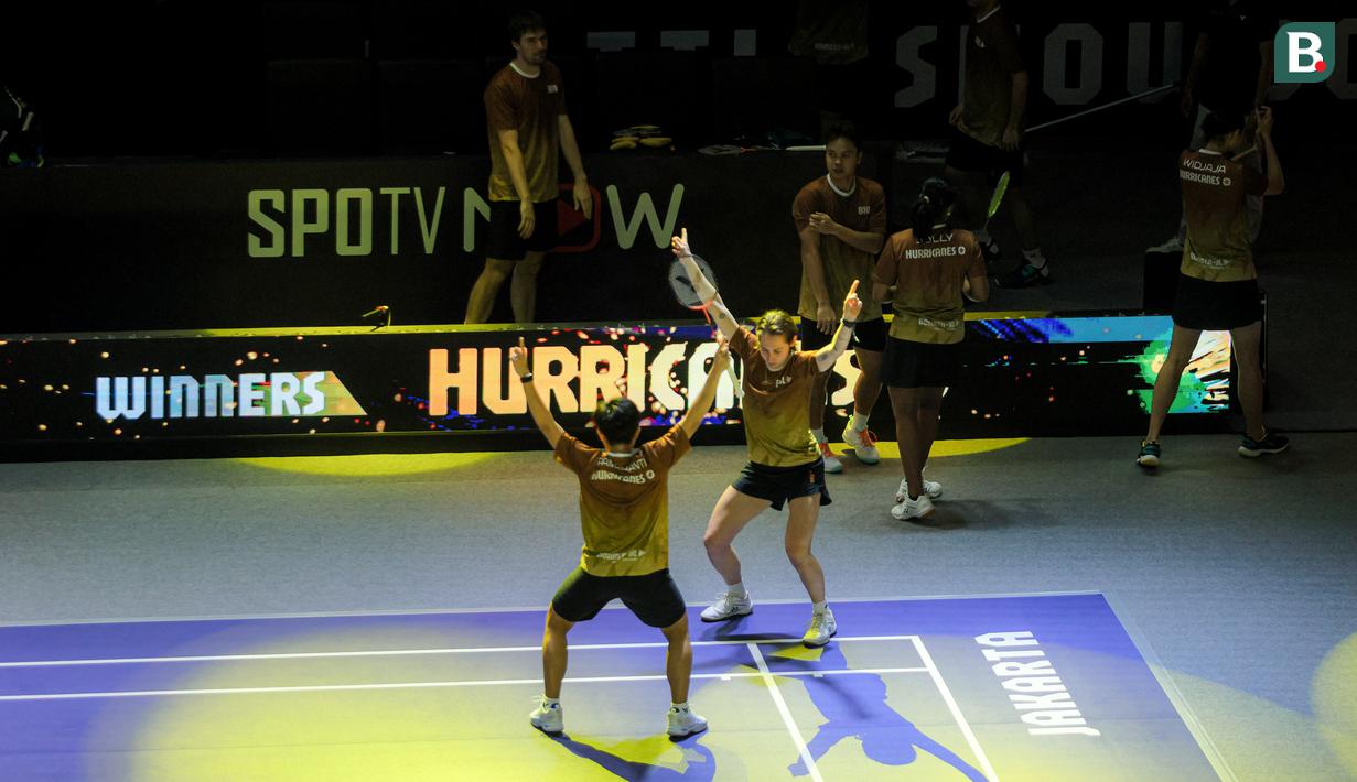 Tim Hurricanes merayakan kemenangan atas tim Rockets dalam laga final Badminton XL 2025 di Istora Senayan, Jakarta, Minggu (05/10/2025). (Bola.com/Bagaskara Lazuardi)