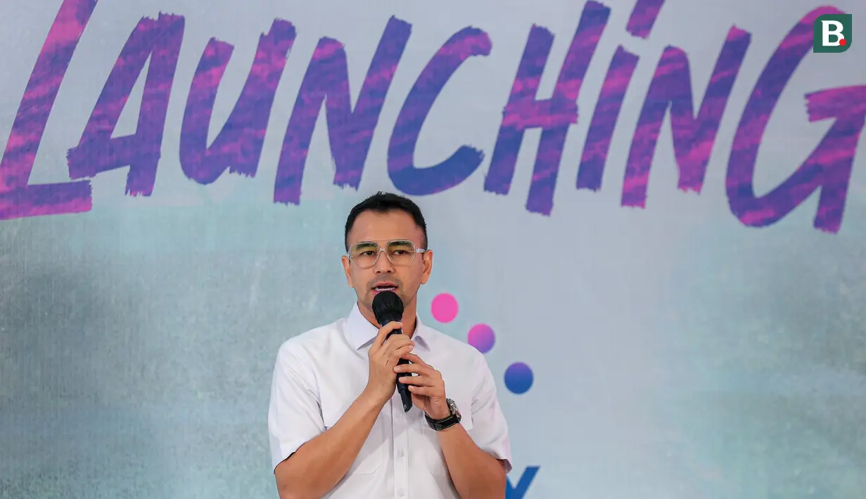Raffi Ahmad memberikan sambutan saat acara peluncuran STY Foundation yang berlangsung di Rans Office, Serpong, Tangerang Selatan, Senin (04/11/2024). (Bola.com/Bagaskara Lazuardi)