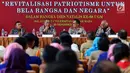 Menteri Pertahanan Ryamizard Ryacudu (kedua kiri) dan Kapolri Jenderal Polisi Tito Karnavian (kedua kanan) saat menjadi pembicara dalam seminar Revitalisasi Patriotisme untuk Bela Bangsa dan Negara di UGM, Yogyakarta, Selasa (19/12). (Liputan6.com/Juli)