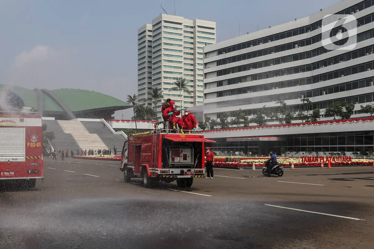 Gedung DPR Kembali Disemprot Disinfektan