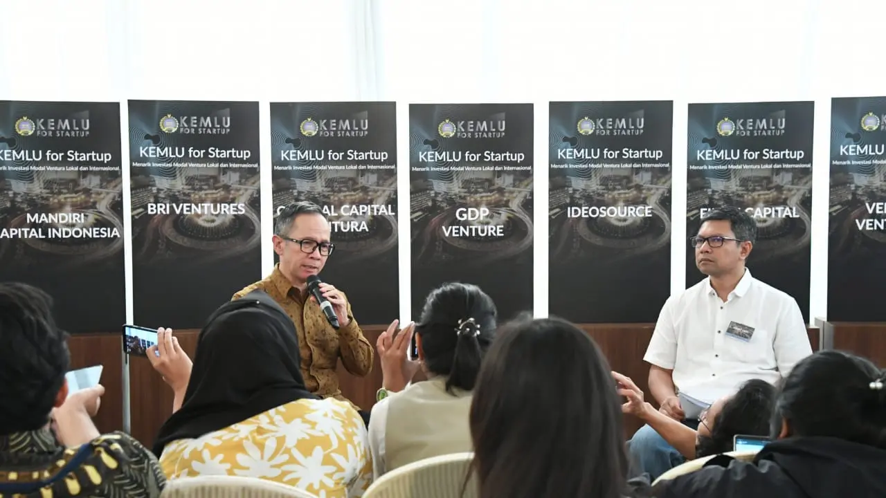 Wakil Menteri Luar Negeri RI, Mahendra Siregar berbicara kepada sejumlah jurnalis pada sela forum Kemlu for Startup di Jakarta, 25 November 2019 (Rizki Akbar Hasan / Liputan6.com)