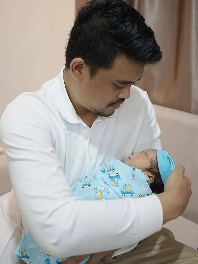 6 Potret Panembahan Al Nahyan Nasution, Cucu Keempat Jokowi