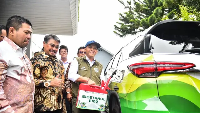 Menteri Kehutanan (Menhut) Raja Juli Antoni meresmikan pilot proyek Bioethanol Aren di lingkungan Pertamina Geothermal Energy (PGE) Kamojang, Rabu (19/11) (Istimewa)