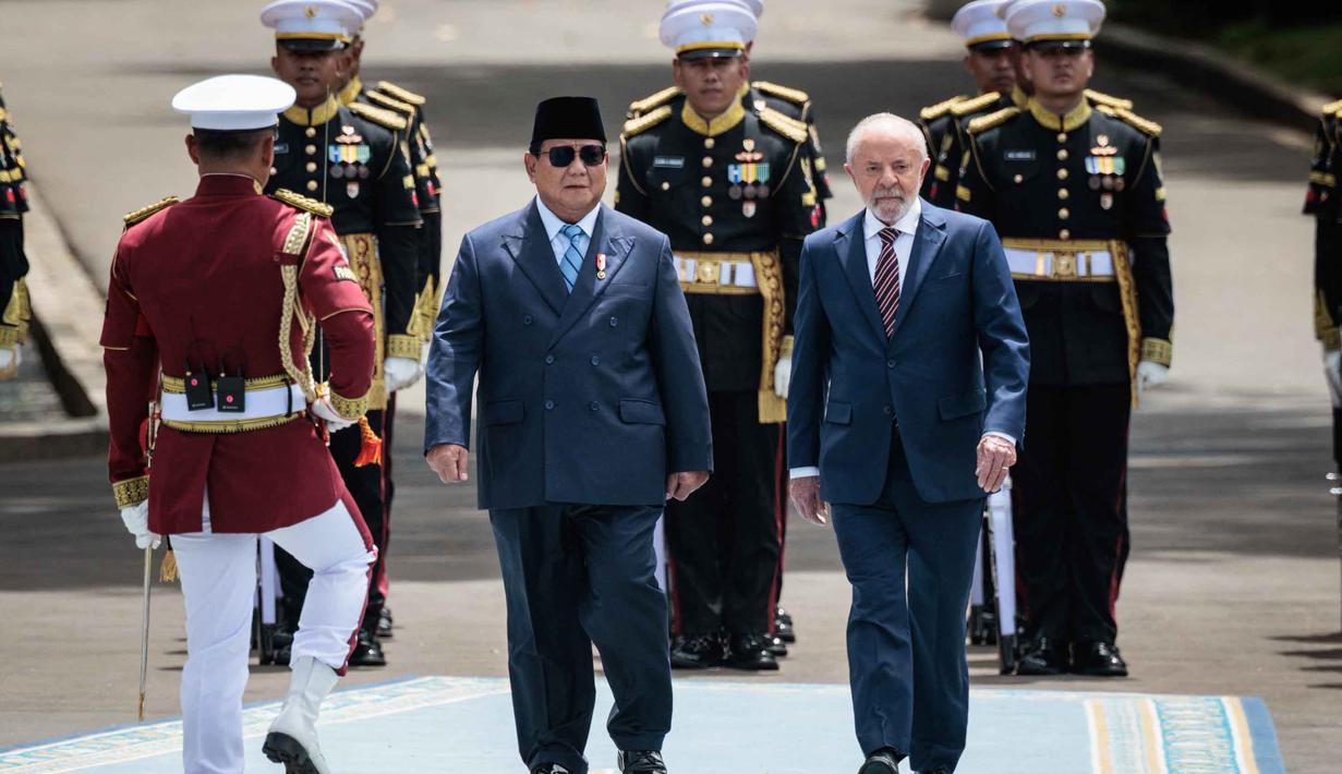 Prabowo mengaku senang dan menyambut baik kedatangan Lula da Silva ke Indonesia. (Yasuyoshi CHIBA/AFP)