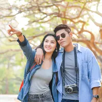 Ilustrasi liburan bersama pasangan. ©parinyabinsuk/Depositphotos.com