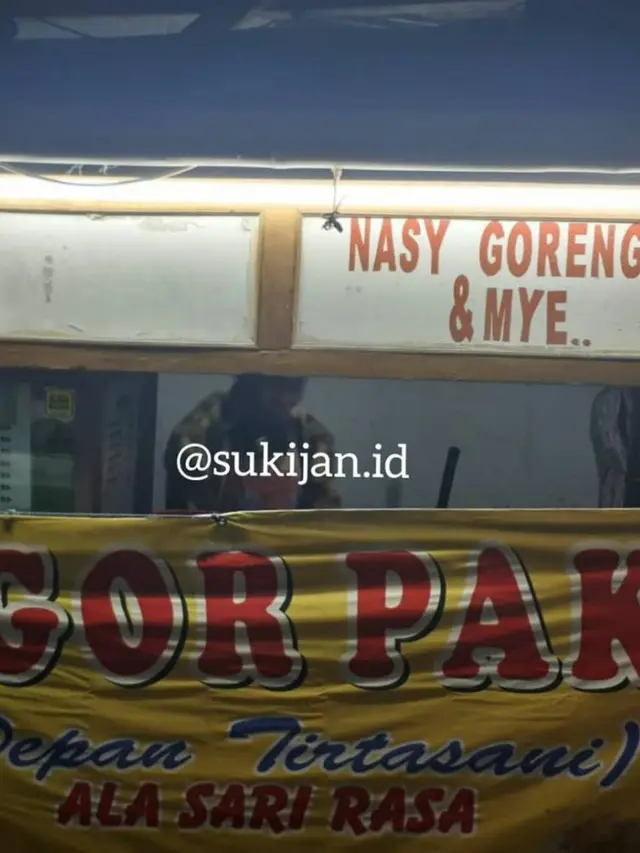 7 Kesalahan di Spanduk Kaki Lima Ini Bikin Mikir Keras