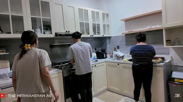 Potret Dapur Rumah Baru Sarah Menzel