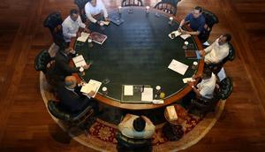 Presiden Prabowo Subianto menerima sejumlah menteri kabinet Merah Putih dalam pertemuan yang digelar di kediaman pribadinya Hambalang, Bogor, Selasa (23/12/2025) (Instagram Sekretariat Kabinet)