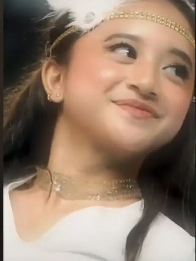 Viral Gadis Mirip Dewi Perssik, Ini 6 Potret Penampilannya yang Bak Kembar