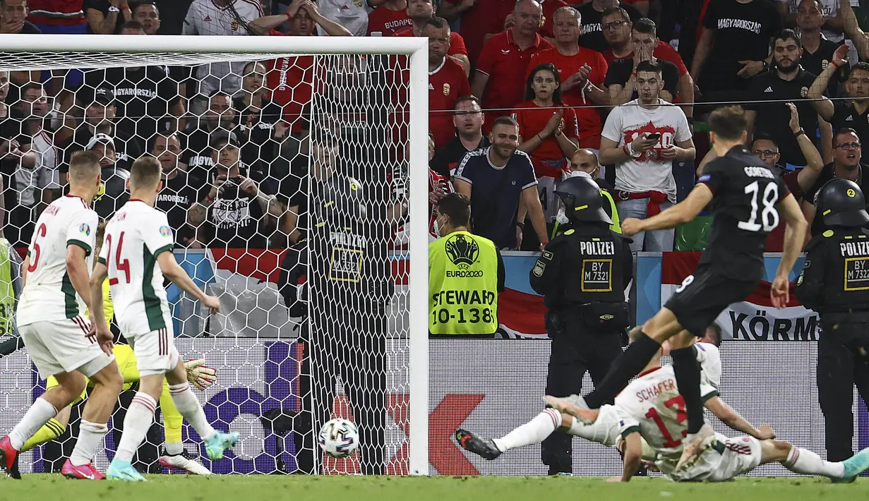 Enam menit jelang waktu normal usai gelandang Jerman, Leon Goretzka, mencetak gol dengan memanfaatkan bola muntah hasil tembakan Werner yang ditepis Gulacsi. (Foto: AP/PoolKai Pfaffenbach)