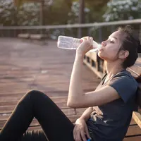 Selalu jaga tubuh agar terhidrasi dengan baik/copyright freepik