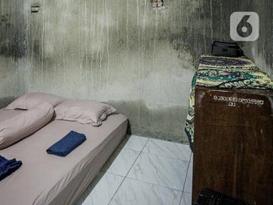 Suasana kamar tempat calon presiden nomor urut 3 Ganjar Pranowo saat menginap di rumah warga di Tegal, Jawa Tengah, Rabu (10/1/2024). (Liputan6.com/Faizal Fanani)