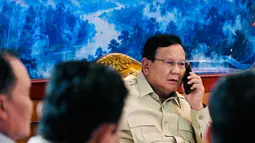 Momen Prabowo Telepon di Tengah Rapat Kebakaran Hutan, Minta Pompa dan Heli
