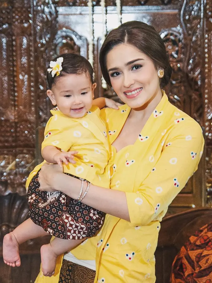[Bintang] Rayakan Hari Kartini, Ini 8 Foto Cantik Artis Indonesia Saat Kenakan Kebaya
