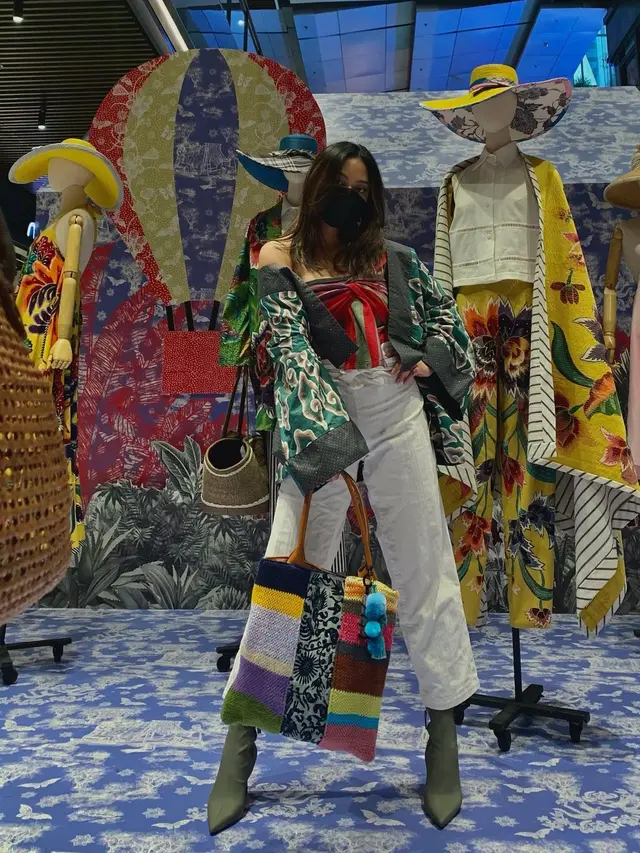 Foto-foto Sakina Tama Anak Kedua Wishnutama yang Gayanya Selalu Modis