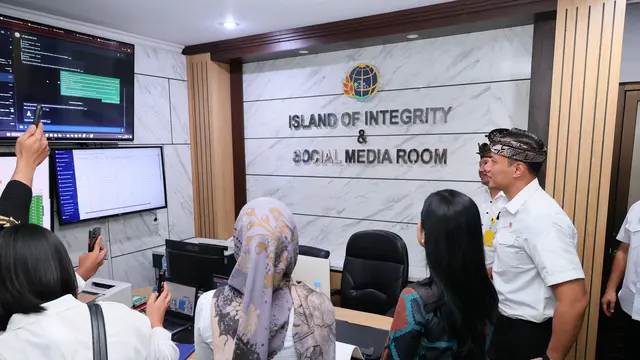 Menteri Agraria dan Tata Ruang/Kepala Badan Pertanahan Nasional (ATR/BPN) Agus Harimurti Yudhoyono (AHY) di Kantor Pertanahan Kabupaten Badung, Bali, Kamis (13/6/2024). (Arief/Liputan6.com)