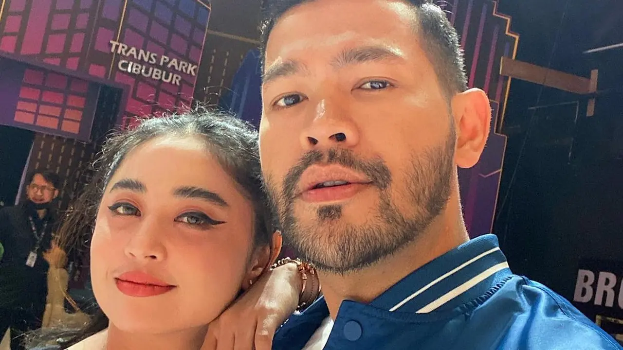 Dewi Perssik dan Rian Ibram