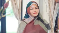 Gaya Aurel Hermansyah Dalam Balutan Hijab (sumber: instagram/aurelie.hermansyah)