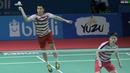 Aksi Marcus Gideon melepaskan smash ke arah Hendra Setiawan/M. Ahsan pada babak pertama Indonesia Open 2018 di Istora Senayan, Jakarta, (4/6/2018). Kevin/Marcus menang 21-16 18-21 21-10.  (Bola.com/Nick Hanoatubun)
