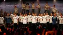 Pemain Timnas Jerman berpose memperkenalkan jersey terbaru untuk Piala Dunia 2018 di Berlin (7/11). Jersey ini terinspirasi dari kostum yang pernah dikenakan pada Piala Dunia 1990. (AFP Photo/Ganjil Andersen)