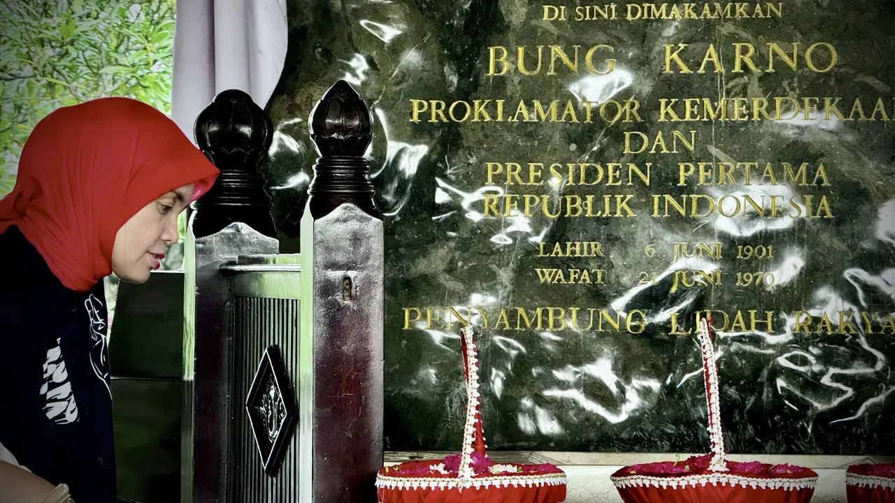 Istri calon presiden nomor urut 3 Ganjar Pranowo, Siti Atikoh SupriyantI.