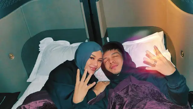 Gaya Serasi Aurel Hermansyah dan Atta Halilintar Anniversary ke-4 di Madrid, Tampil Bak Old Money Couple dengan Hitam Putih