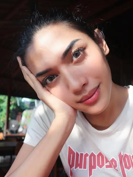 Rambutnya yang jarang banget bad hair day pun sering dianggap goals oleh para cewek-cewek yang kagum. (instagram/millencyrus)