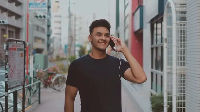 6 Potret Marco Ivanos, Sepupu Raisa yang Memesona