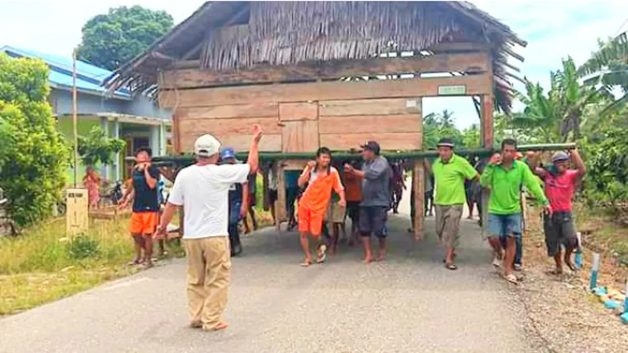Diusir Caleg Gagal, Warga Kolaka Utara Angkat Kaki dan Rumah