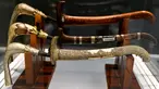 Sejumlah rencong terlihat dipajang jelang pameran persenjataan tradisional di Museum Aceh, Banda Aceh, Aceh, Jumat (15/10/2021). Disbudpar Aceh melalui UPTD Museum Aceh menggelar Pameran Senjata 2021 untuk pertama kalinya secara virtual pada 16 Oktober 2021. (CHAIDEER MAHYUDDIN/AFP)