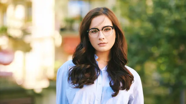 kacamata dewasa single sedih