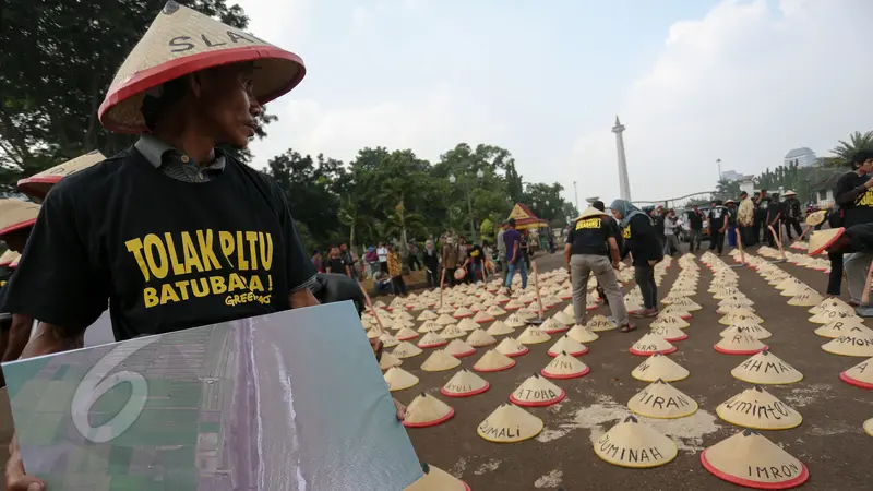 Bawa Cangkul dan Caping, Warga Demo Tolak Pembangunan PLTU Batubara Batang