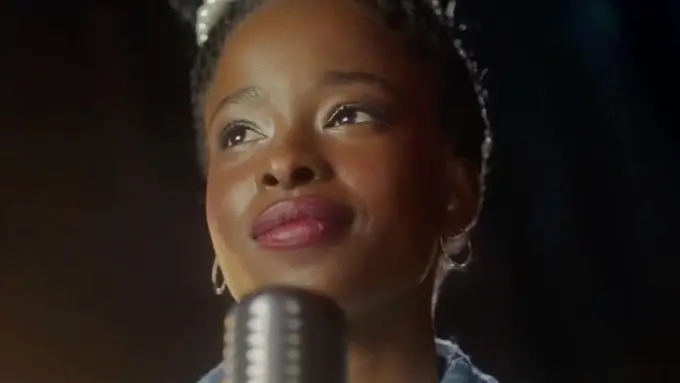 Amanda Gorman di Preshow Super Bowl/dok. Instagram @moschino