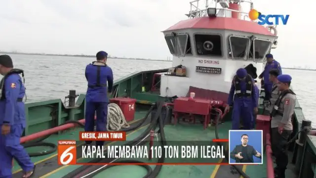Polisi gerebek kapal pengangkut BBM ilegal jenis solar di perairan Gresik, Jawa Timur.