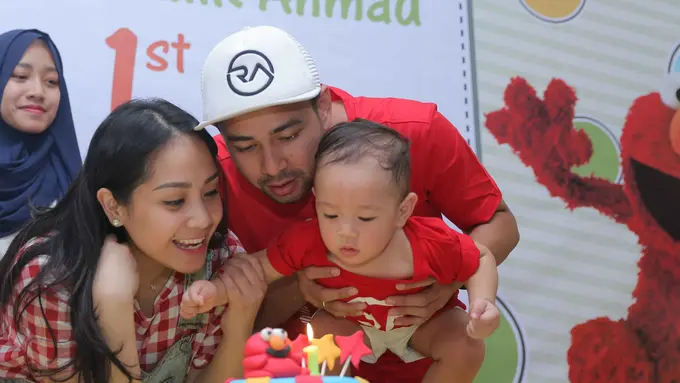 [Bintang] Raffi Ahmad, Nagita Slavina, dan Rafathar Malik Ahmad