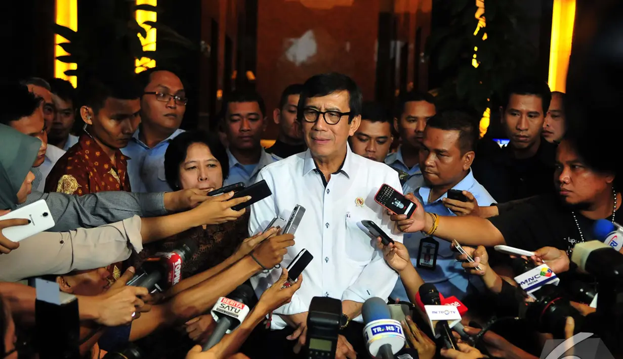 Menteri Hukum dan HAM Yosana Laoly memberikan keterangan pers, Jakarta, Senin (8/12/2014). (Liputan6.com/Johan Tallo)