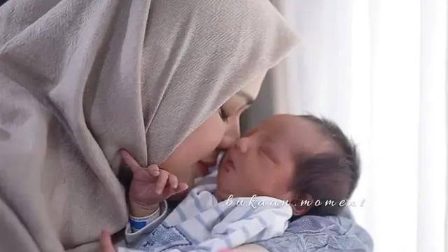 6 Pemotretan Cut Meyriska Bareng Anaknya Ini Curi Perhatian