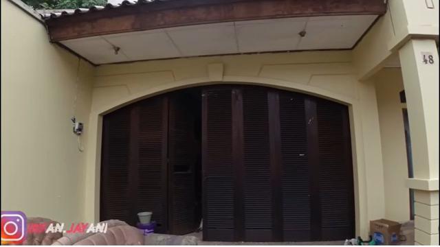 Sempat Terbengkalai, Ini 6 Potret Rumah Tiko yang Tampak Megah Usai Dicat Ulang