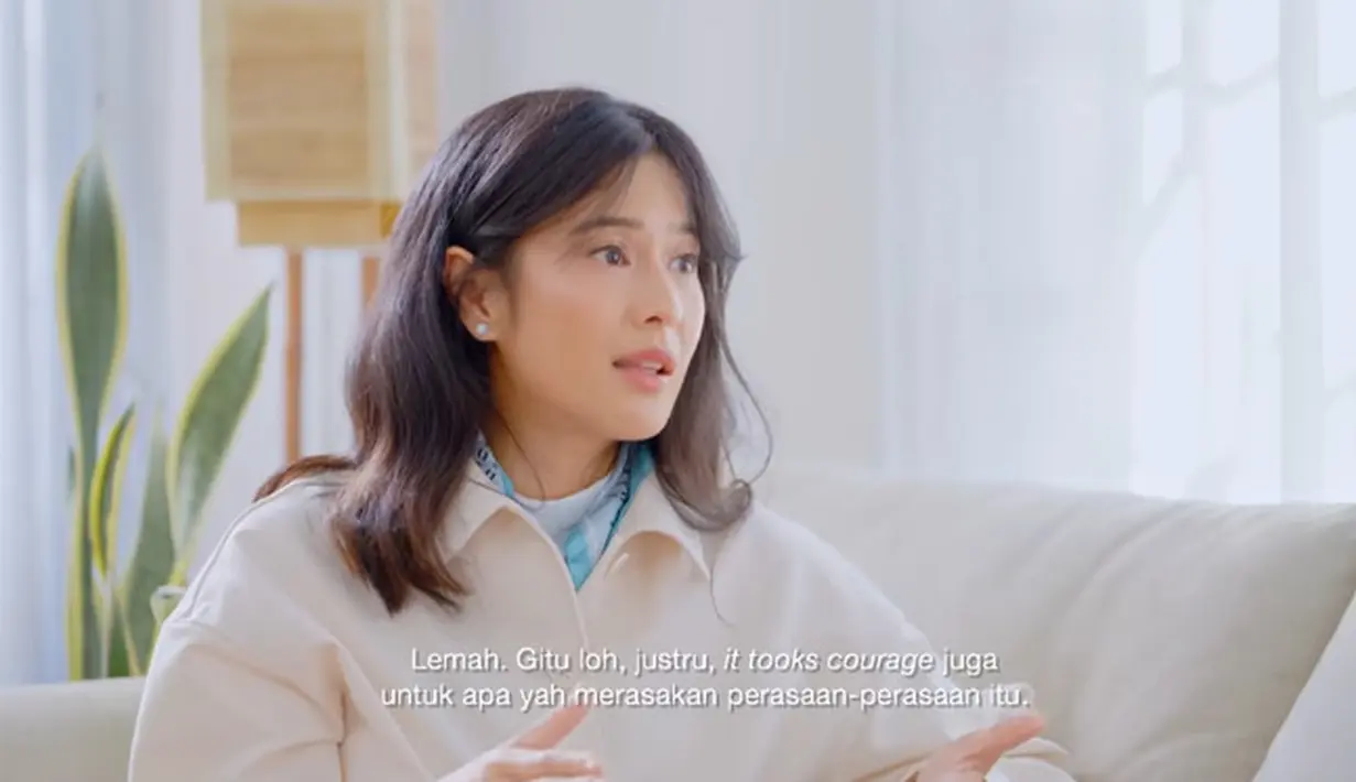 Dian Sastrowardoyo (Youtube/WardahBeauty)