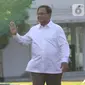 Ketua Umum Partai Gerindra Prabowo Subianto berjalan memasuki kompleks Istana Kepresidenan, Jakarta, Senin (21/10/2019).  Prabowo Subianto tiba di Istana di tengah suasana pengumuman calon menteri kabinet Presiden Joko Widodo atau Jokowi. (Liputan6.com/Angga Yuniar)