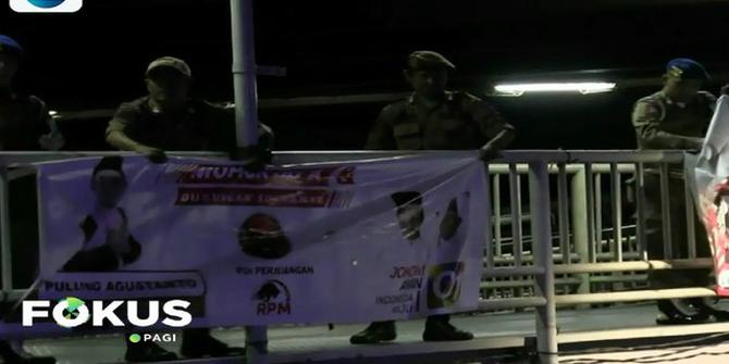 Masuk Masa Tenang, APK di Sepanjang Jalan dan JPO Dibersihkan Petugas