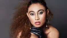Memiliki kulit yang coklat dan eksotis, gadis kelahiran Bolaang Mongondow Timur, Sulawesi Utara ini mencuri perhatian dalam berbagai tema pemotretannya. Tak sedikit yang menyebutnya sebagai Beyonce versi lokal. (Liputan6.com/IG/noviabachmid)
