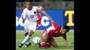 Kurus panggilan akrab Kurniawan berhasil mencetak gol pembuka saat melawan Filipina dan dua gol saat melibas Myanmar 5-0 dalam babak penyisihan Piala AFF 2000 yang digelar di Thailand. (Foto: AFP/Pornchai Kittiwongsakul)