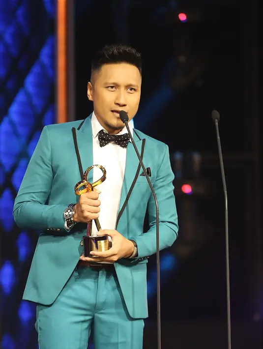 "Terima kasih atas kepercayaan pada kami dan bersama kekasih hati sayan yang sudah 12 tahun menemani dan lagi nonton di rumah. Mudah-mudahan cepat sembuh ya," ujarnya. (Bambang E. Ros/Bintang.com)