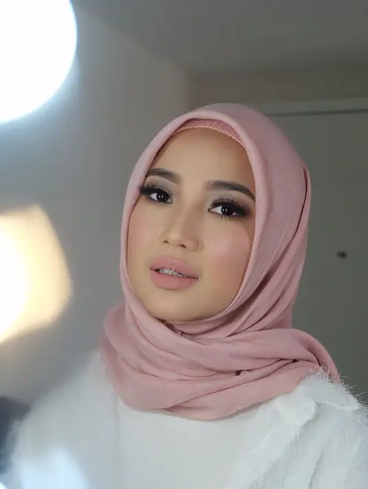 "Di Girlsquad, semua ngomongin diri sendiri. Namanya teman saling bersendau gurau. Saling becandaan aja ya, jadi biasa aja sebenarnya," ujarnya. (Foto: instagram.com/chafrederica)