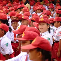 Ilustrasi anak sekolah dasar sedang upacara bendera. (Foto: Istimewa)