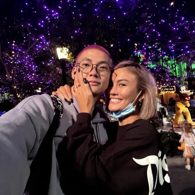 8 Potret Mesra Agnez Mo dan Adam Rosyadi, Makin Lengket