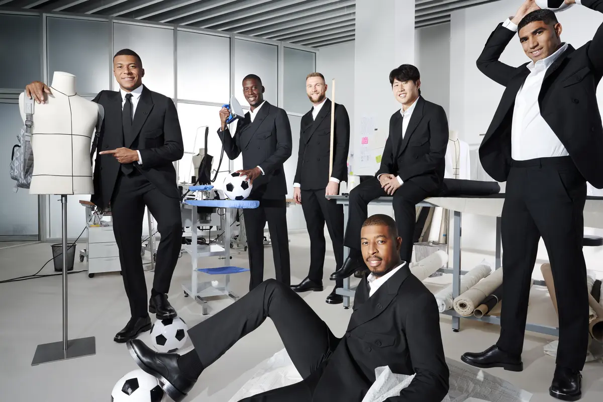 Tampil Maskulin ala Kylian Mbappe DKK dengan Setelan Jas Dior, Intip Inspirasinya!